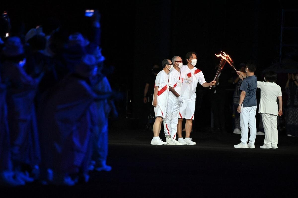 Acendimento da pira olmpica na cerimnia de abertura dos Jogos de Tquio