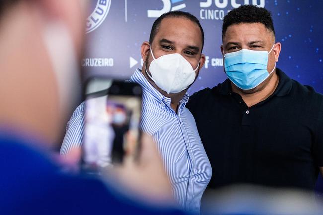 Em sua primeira visita  Toca da Raposa II, Ronaldo concedeu entrevista coletiva e teve contato com jogadores e comisso tcnica do Cruzeiro. Ele tambm se encontrou com scios da categoria Diamante.
