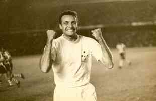 Revelado pelo Renascena, Procpio teve trs passagens pelo Cruzeiro: de 1959 a 1961, de 1966 a 1968 e de 1973 a 1974. Na foto de 17 de setembro 1968, ele durante um clssico contra o Atltico.