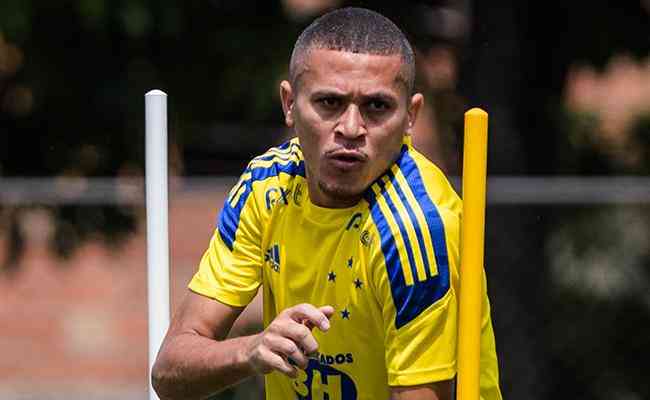Aps trabalhos de fortalecimento muscular, Joo Paulo deve retornar ao Cruzeiro
