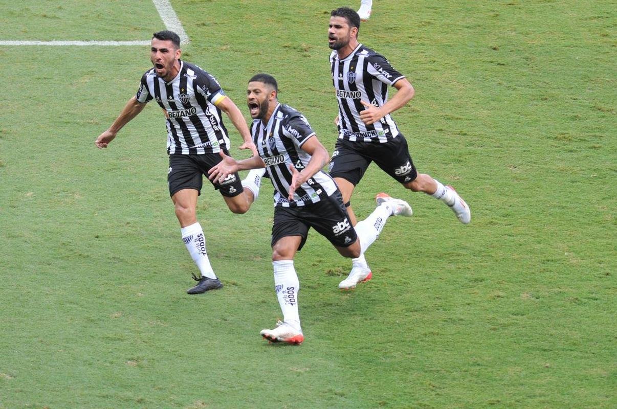 Hulk virou para o Atltico sobre o Fluminense em cobrana de falta perfeita no Mineiro: 2 a 1