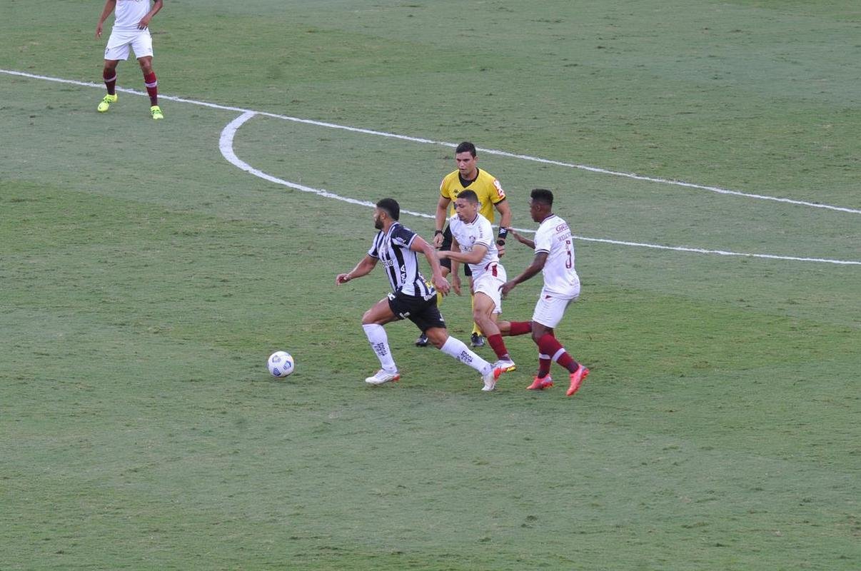 Ainda no primeiro tempo, o Atltico empatou em cobrana de pnalti de Hulk aps reviso do VAR: 1 a 1