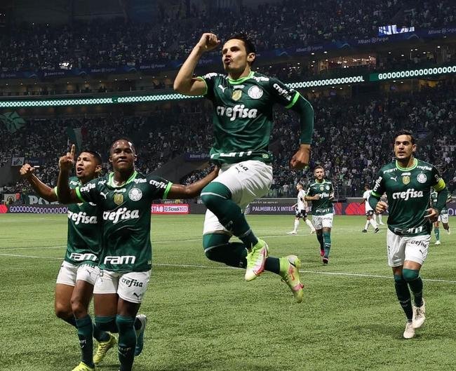 6 - Palmeiras: 9V, 4E, 0D (79,5%)