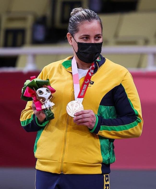 Meg Emmerich faturou o bronze na categoria  70kg da classe B3 no jud 