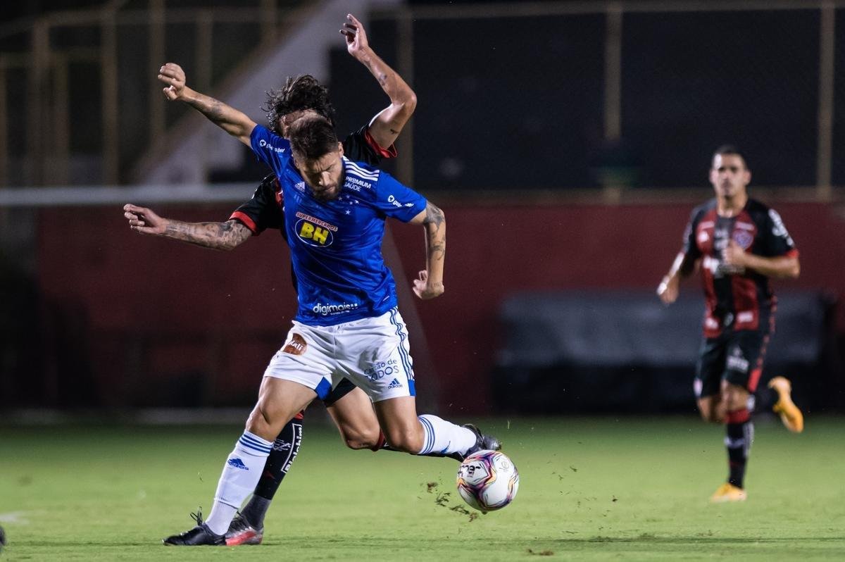 Fotos do jogo entre Vitória e Cruzeiro, no estádio Barradão, em Salvador, pela 28ª rodada da Série B