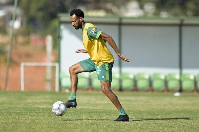 Dos dias 26 a 28 de janeiro, o Amrica realizou atividades totalmente voltadas ao confronto contra o Ava, pela 38 rodada da Srie B do Campeonato Brasileiro. Nesta sexta-feira (29), s 21h30, Coelho e Leo da Ilha se enfrentam no Independncia, em Belo Horizonte. A partida pode selar um indito tricampeonato do Amrica, que se isolaria como maior vencedor da competio. Alm disso, o elenco almeja a conquista para coroar uma temporada histrica, em que o clube foi semifinalista da Copa do Brasil.