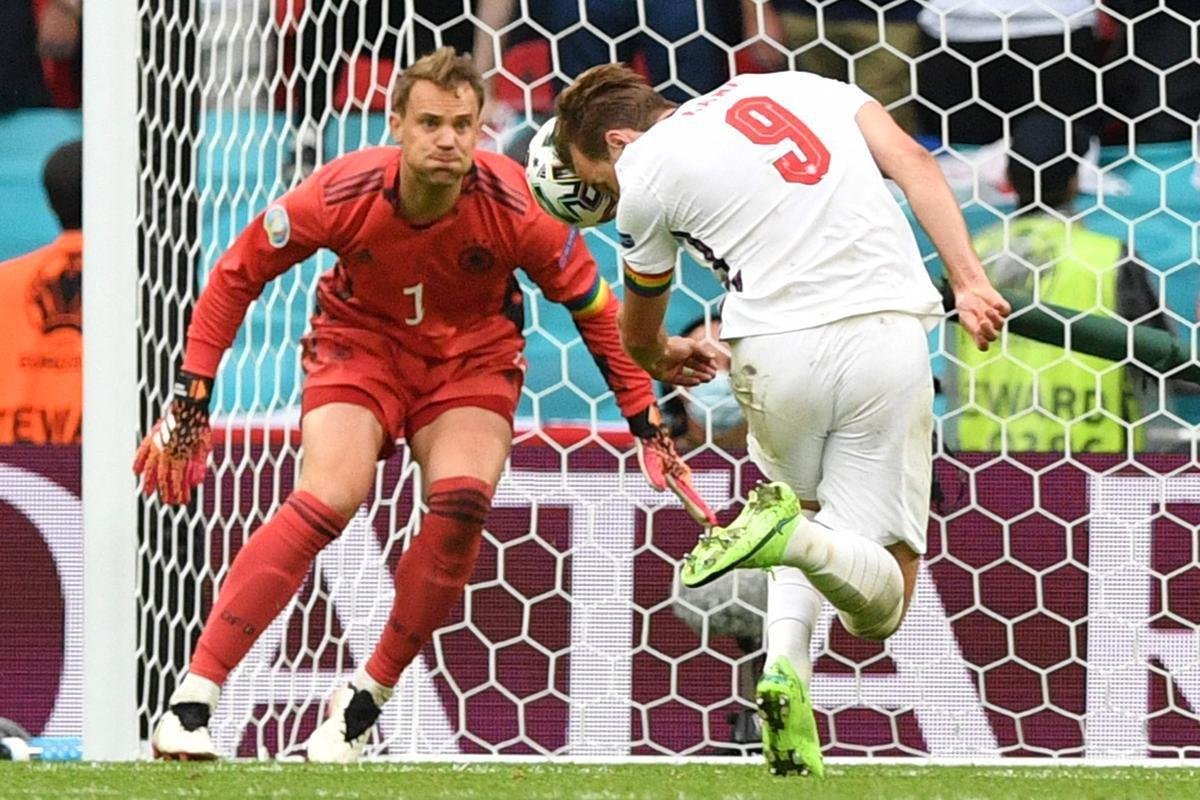 Fotos do gol de Harry Kane, da Inglaterra, sobre a Alemanha, em Wembley. Ingleses venceram por 2 a 0 e avanaram s quartas de final da Eurocopa