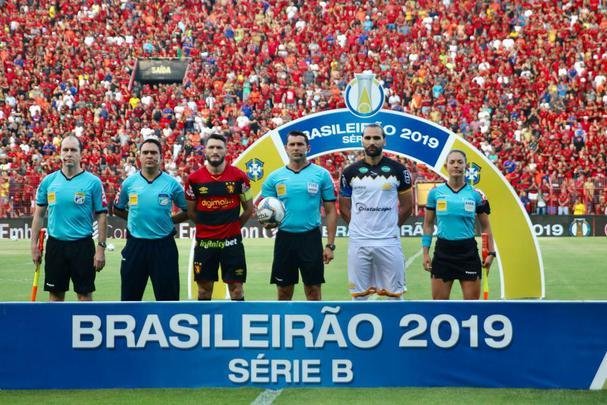 Em campo, Sport e Criciúma se enfrentaram pela 34ª rodada da Série B