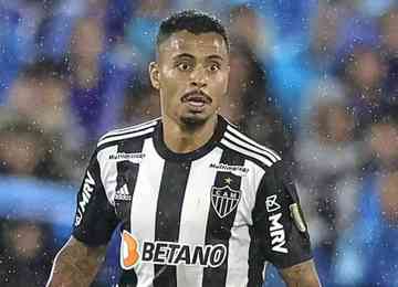 Valorizado no mercado do futebol, o jogador de 26 anos despertou o interesse do Palmeiras, mas o Galo não quer perdê-lo para um rival direto