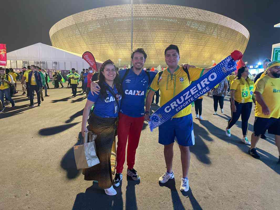 Hugo Prez, Jos Luis Cortes e Jeniffer Monter: mexicanos que torcem pelo Cruzeiro no jogo entre Brasil e Camares, em Lusail, pela Copa do Mundo de 2022, no Catar