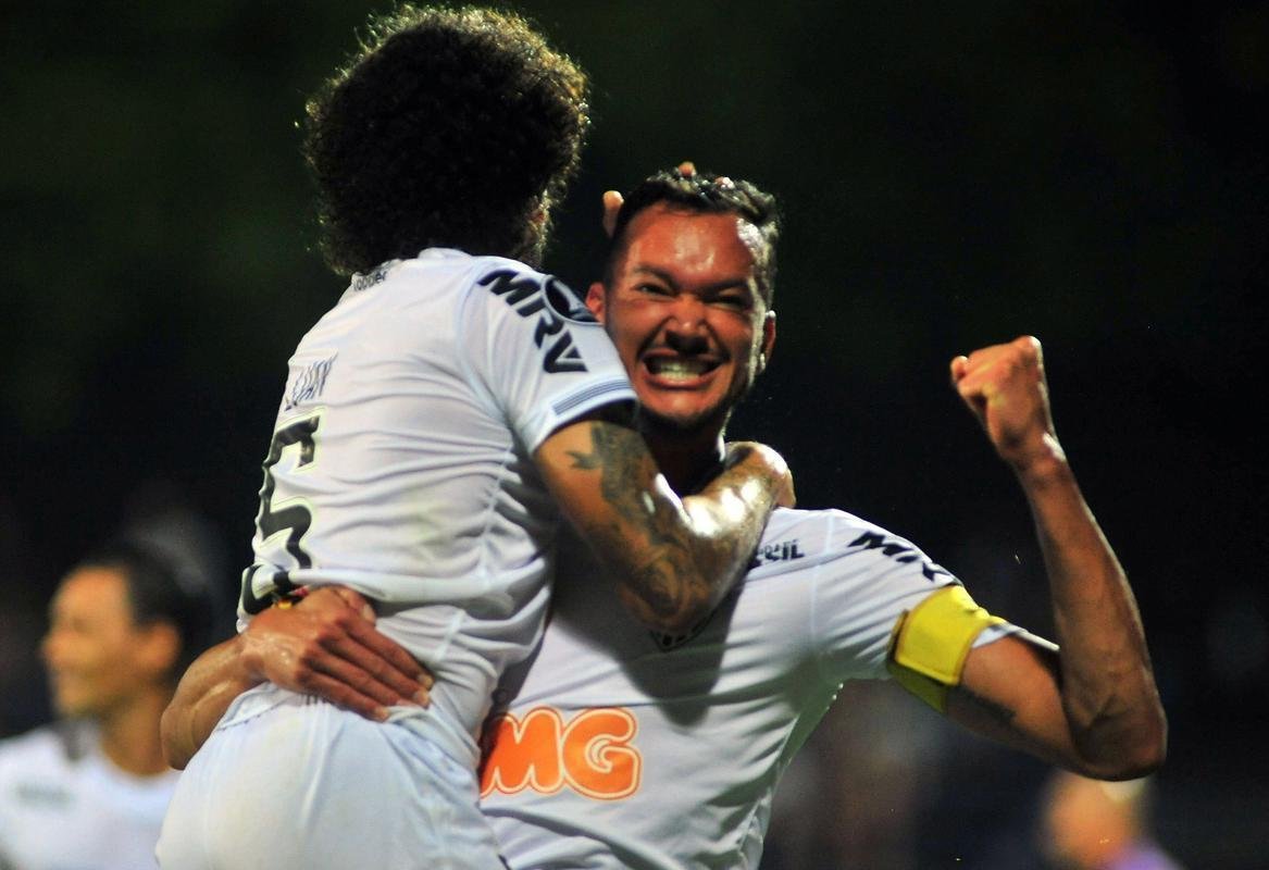 Imagens da partida entre Defensor e Atltico, em Montevidu, pela Libertadores 