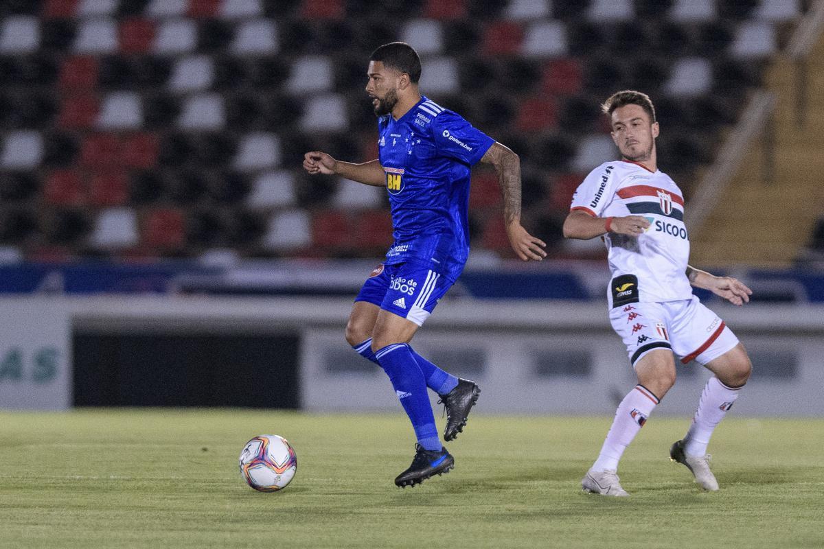 Imagens do jogo entre Botafogo-SP e Cruzeiro, no estádio Santa Cruz, em Ribeirão Preto, pela 20ª rodada da Série B