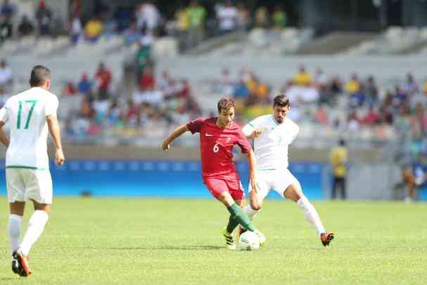 Portugal e Arglia empataram por 1 a 1 no Mineiro. Resultado fez os lusitanos avanarem s quartas de final em primeiro. Honduras passou em segundo. Surpreendentemente, Argentina est eliminada dos Jogos do Rio j na primeira fase do futebol masculino 