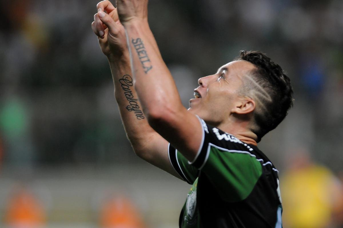 Marcelo Toscano (atacante) - foi o grande destaque do time na temporada. Marcou 14 gols em 35 partidas jogos na Srie B. A diretoria tentou mant-lo para 2016, mas o jogador optou por acertar com o Jeju United, da Coreia do Sul. Hoje, Toscano defende o Omiya Ardija, do Japo.