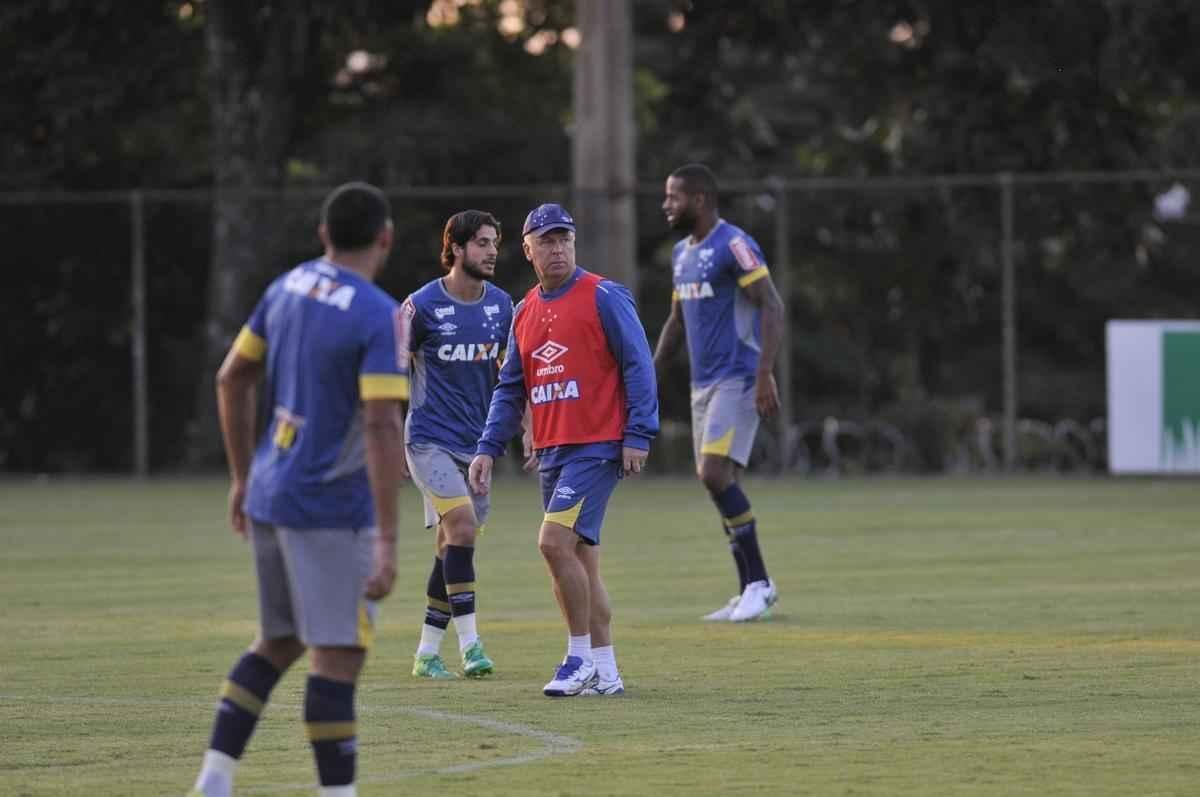 Mano Menezes testou novidades no Cruzeiro para enfrentar o So Paulo na estreia do Brasileiro
