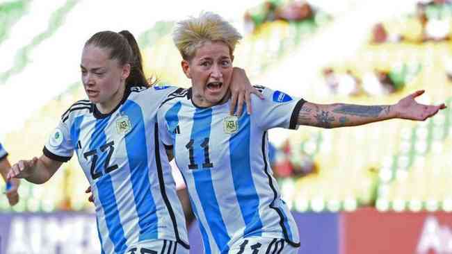 Estafana Banini e Yamila Rodrguez lideram a mudana de identidade do futebol argentino para um estilo mais ofensivo