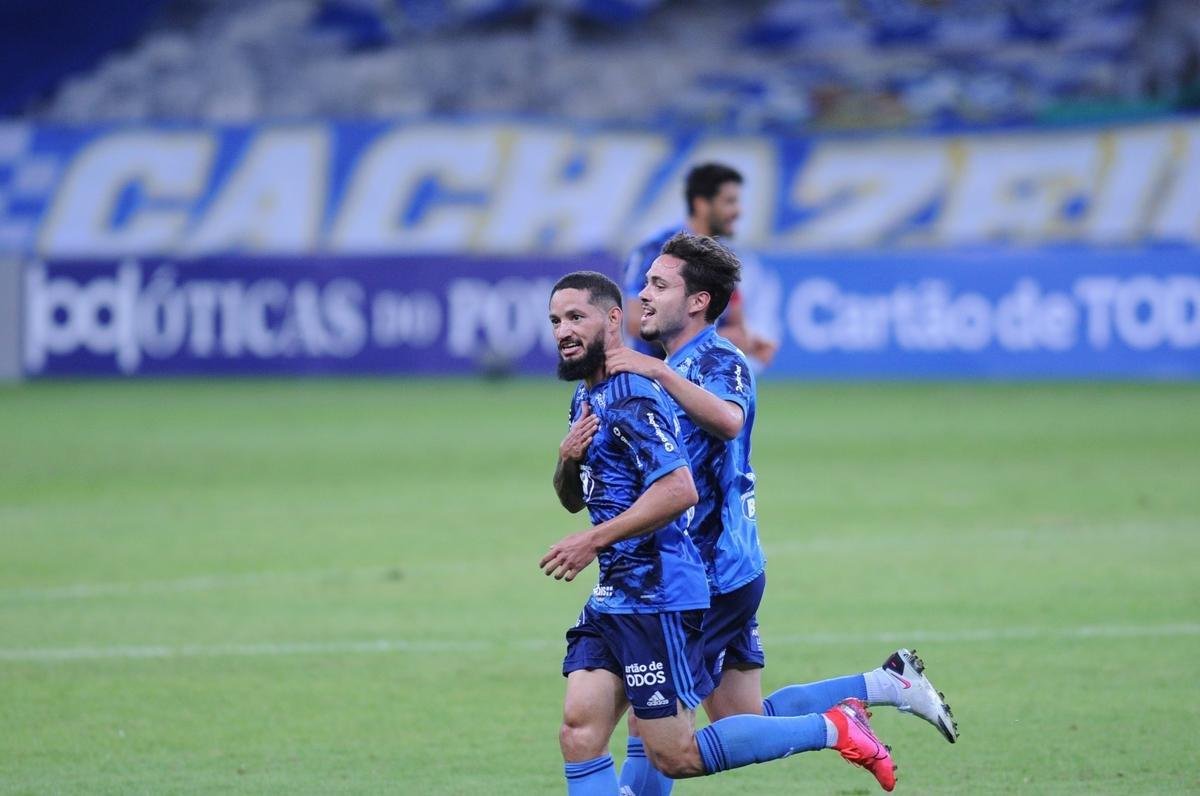 Fotos do duelo entre Cruzeiro e Amrica, pela Srie B, no Mineiro