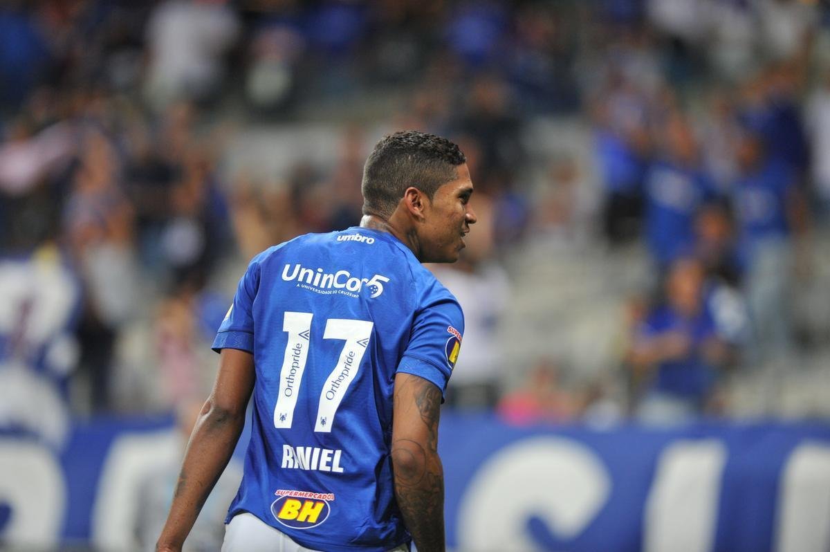 Raniel abriu o placar para o Cruzeiro aos 14 minutos do primeiro tempo