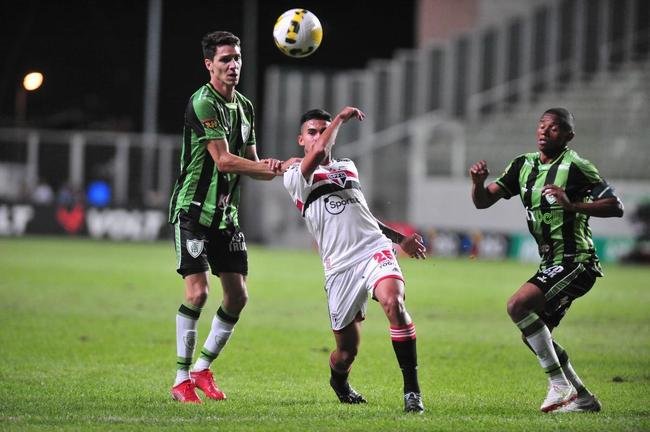 Fotos da partida entre Amrica e So Paulo, nesta quinta-feira (18), no Independncia, em Belo Horizonte, pelas quartas de final da Copa do Brasil.