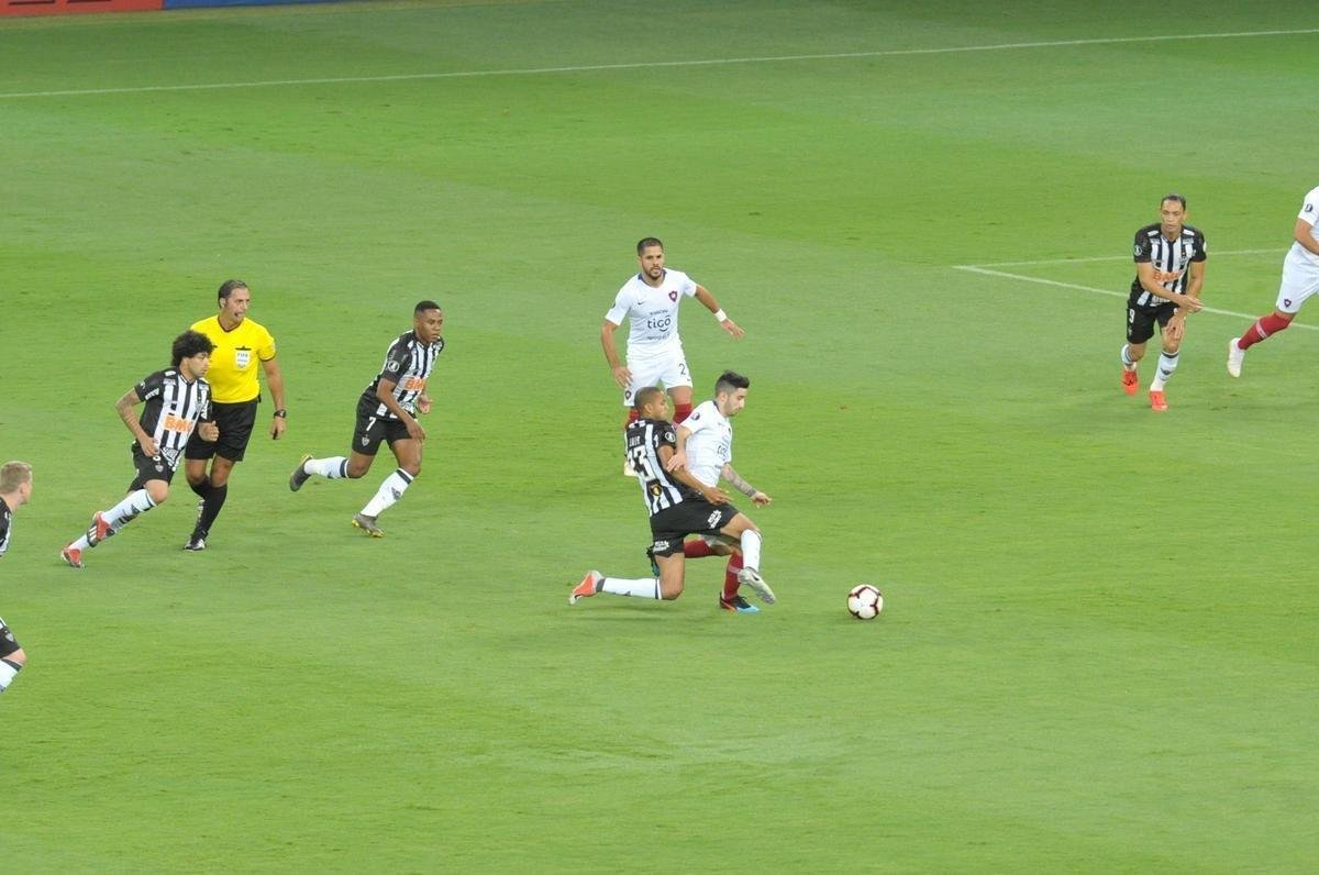 Fotos do duelo entre Atltico e Cerro Porteo, no Mineiro, pelo Grupo E da Copa Libertadores