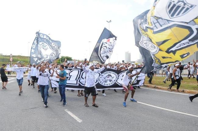 Imagens da chegada de Diego Tardelli