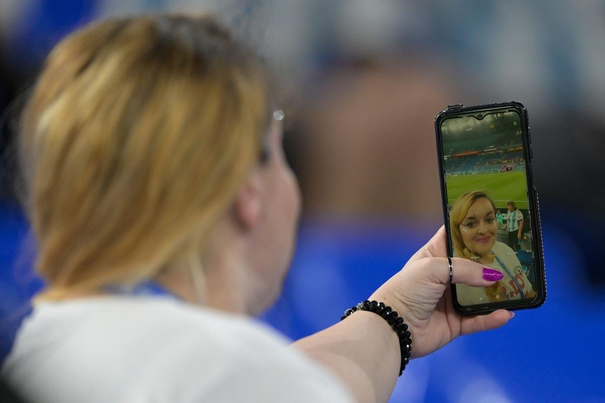 Fotos das torcidas de Argentina e Polnia durante jogo entre as duas selees pelo Grupo C da Copa do Mundo, no Estdio 974, em Doha, no Catar