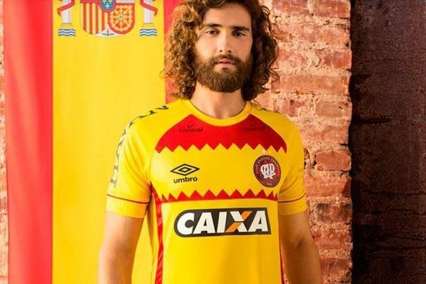 Camisa nmero dois do Atltico-PR  uma aluso  seleo da Espanha, com as cores caractersticas