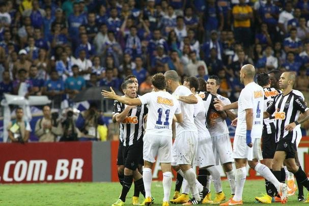Imagens da deciso entre Cruzeiro e Atltico no Mineiro