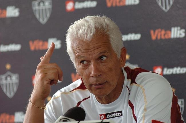 Emerson Leo (2009) - uma vitria, um empate e uma derrota
