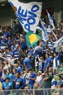 Imagens da torcida do Cruzeiro no jogo contra o Internacional
