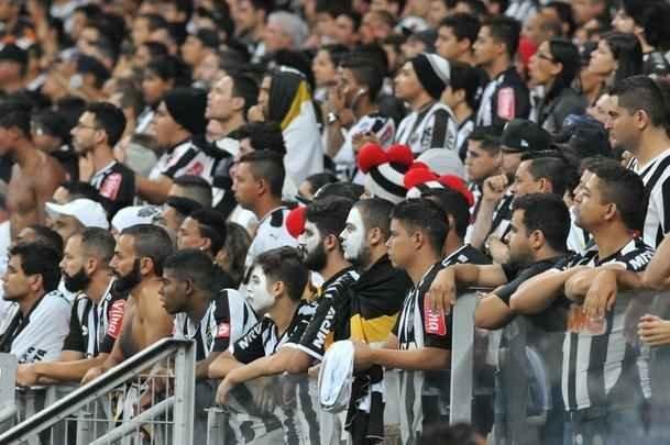 Torcedores do Atltico saram decepcionados do Mineiro com derrota por 3 a 1, e ouviram festa gremista