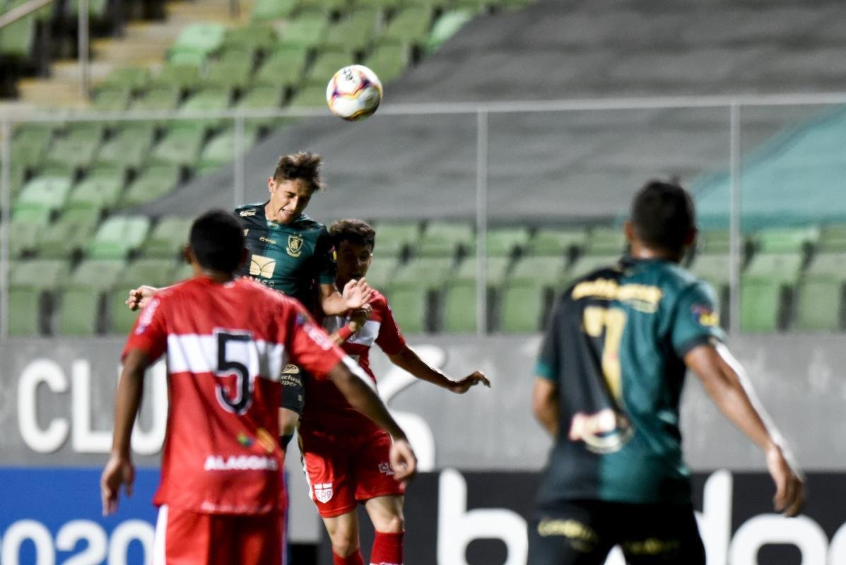 Imagens da vitória do América por 1 a 0 sobre o CRB, no Independência, pela Série B do Brasileiro