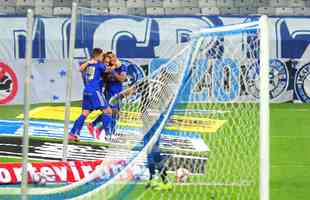 Cruzeiro e CRB se enfrentaram no Mineirão