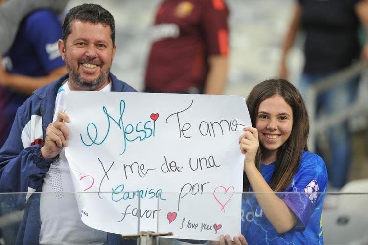 Torcedores na partida entre Argentina e Paraguai, no Mineiro, pela Copa Amrica