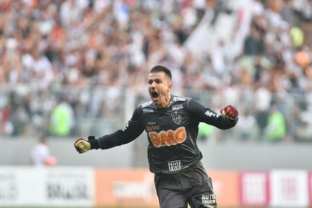 Goleiro Victor, do Atltico, comemora gol de Elias