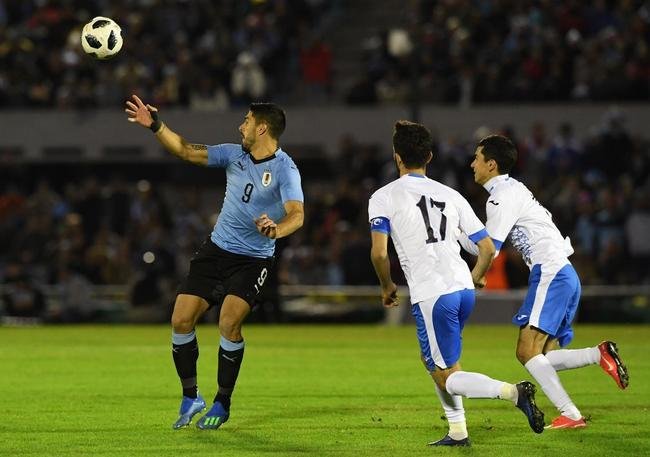 Fotos da vitria do Uruguai sobre o Uzbequisto, em Montevidu, em amistoso antes da Copa