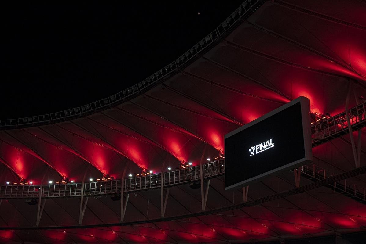 Maracan foi colorido de preto e vermelho em referncia ao Flamengo na finalssima contra o Corinthians