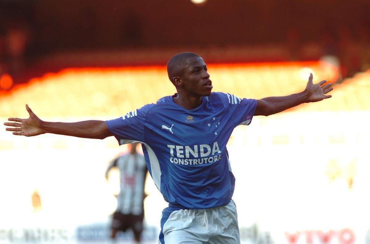 Alm de ser bicampeo mineiro, em 2008 e 2009, o volante Ramires ajudou a equipe a chegar  final da Copa Libertadores de 2009. Em 111 jogos, o ex-camisa 8 marcou 27 gols.