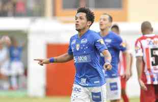 Fotos do duelo entre Villa Nova e Cruzeiro, neste domingo