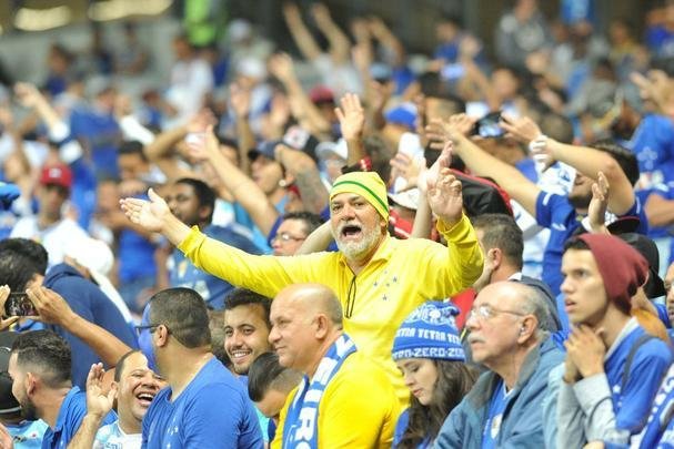 Torcida do Cruzeiro no duelo desta tera, no Mineiro, contra o Racing, pela Libertadores
