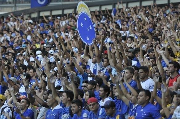 Imagens da torcida do Cruzeiro no clssico contra o Atltico