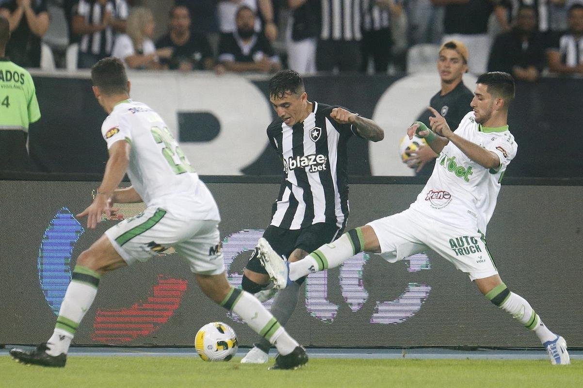 Fotos da partida entre Botafogo e Amrica, pelo duelo de volta das oitavas de final da Copa do Brasil. Jogo foi realizado nesta quinta-feira (14), no estdio Nilton Santos, na cidade do Rio de Janeiro.