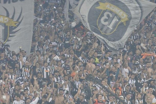 Imagens das torcidas de Atltico e Grmio, no Mineiro, pela deciso da Copa do Brasil