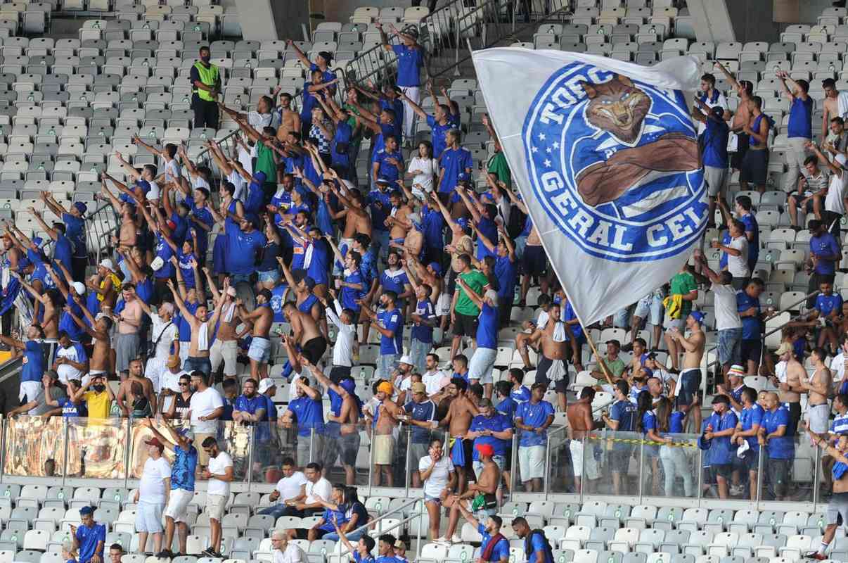 Fotos da torcida do Cruzeiro no clssico contra o Atltico, no Mineiro, pela nona rodada do Campeonato Mineiro