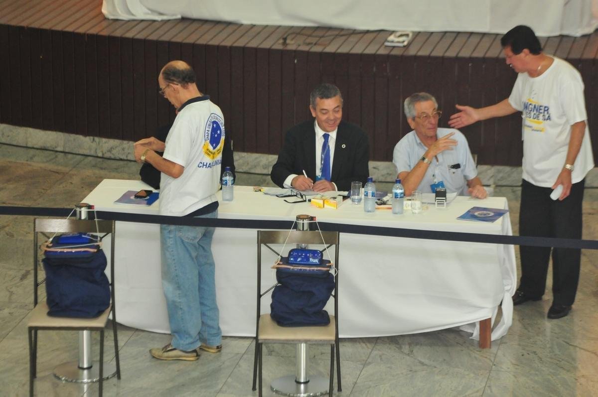 Fotos da eleio presidencial no Cruzeiro. Parque esportivo do Barro Preto, em BH, esteve lotado durante tarde e noite desta segunda-feira