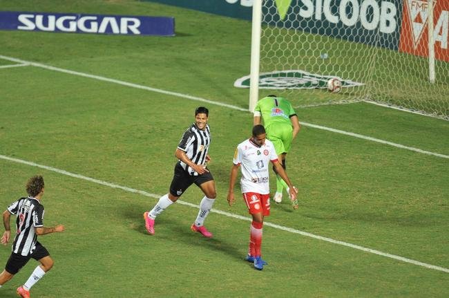 Fotos do jogo de ida da semifinal do Mineiro entre Tombense e Atltico, no Independncia, em Belo Horizonte.