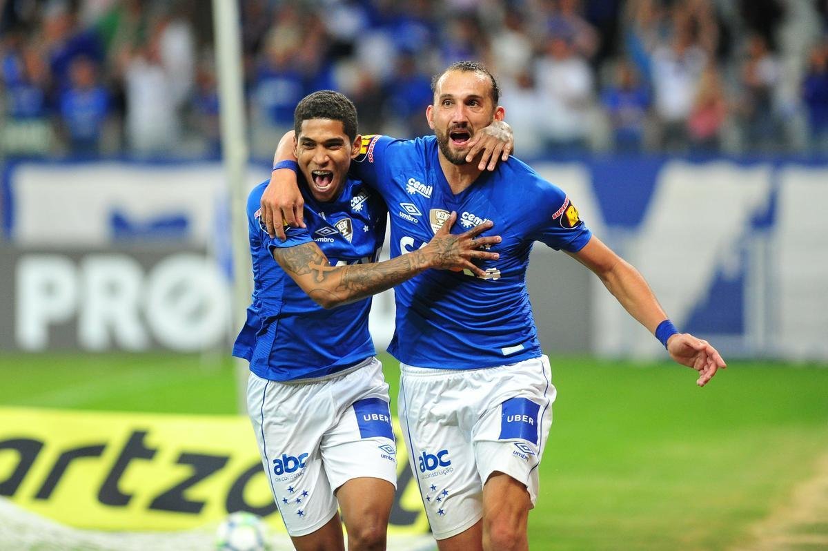 Cruzeiro fez o dever de casa e venceu o Furaco por 2 a 1