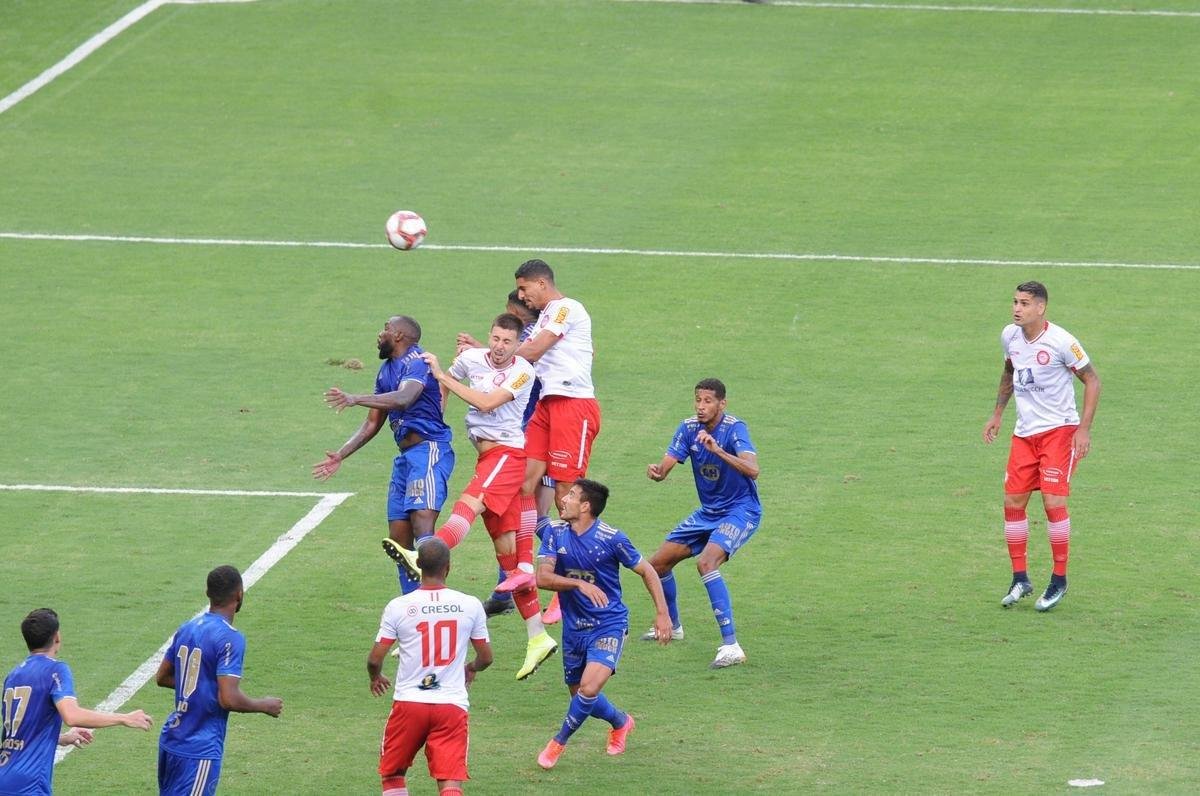 Fotos do empate por 0 a 0 entre Cruzeiro e Tombense, no Mineiro, em Belo Horizonte, pela sexta rodada do Campeonato Mineiro de 2021. Goleiro cruzeirense Fbio pegou um pnalti cobrado por Paulinho Dias e evitou o revs.