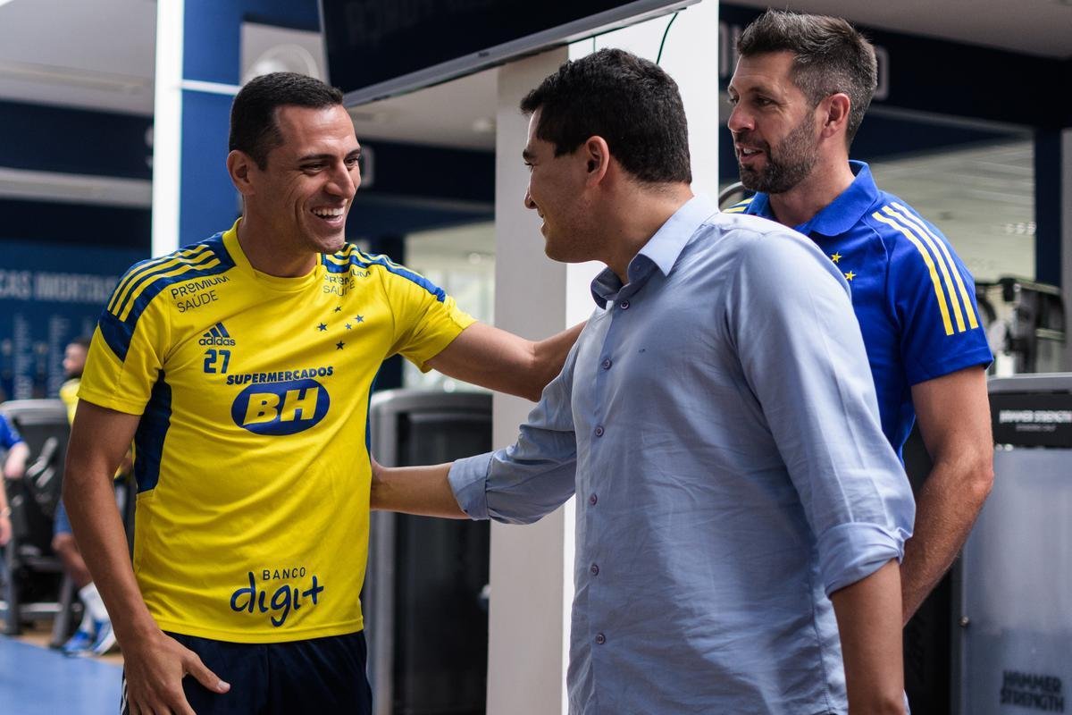 Fotos do primeiro dia de trabalho do Cruzeiro em 2022 na Toca da Raposa II