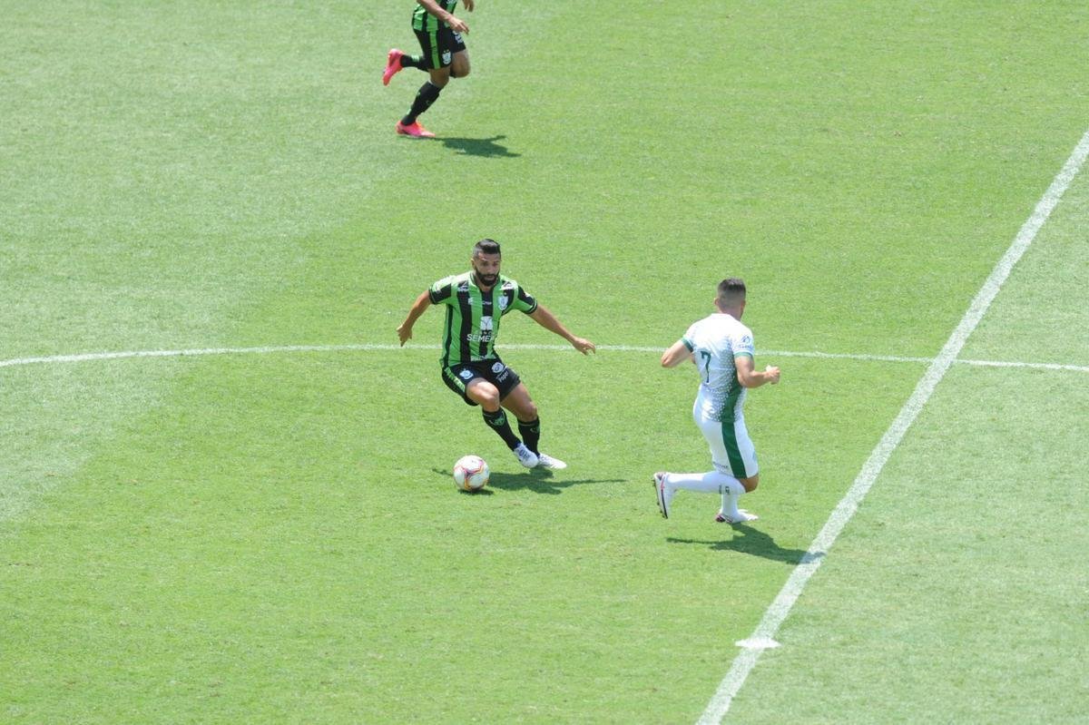 Equipes se enfrentaram neste sbado, pela 13 rodada da competio